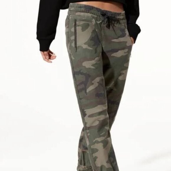 Pre-loved TNA Camo Joggers in Green/Brown - Size XS - Picture 1 of 5